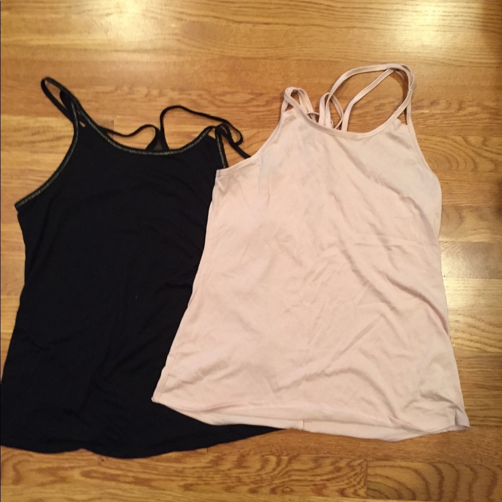 Old navy active tanks size small